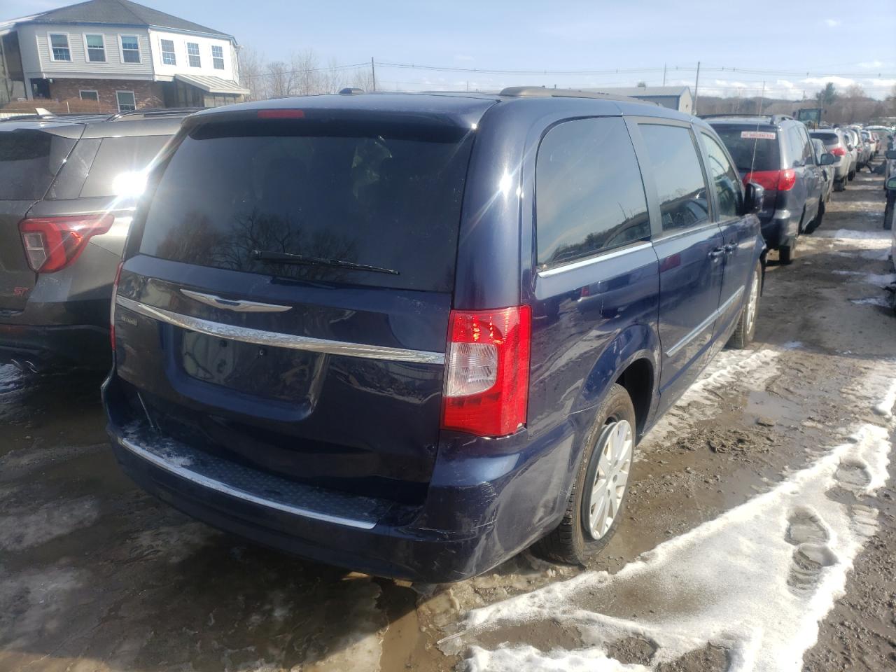 Photo 4 from auction – 2015 CHRYSLER TOWN & COU with VIN 2C4RC1BGXFR620349