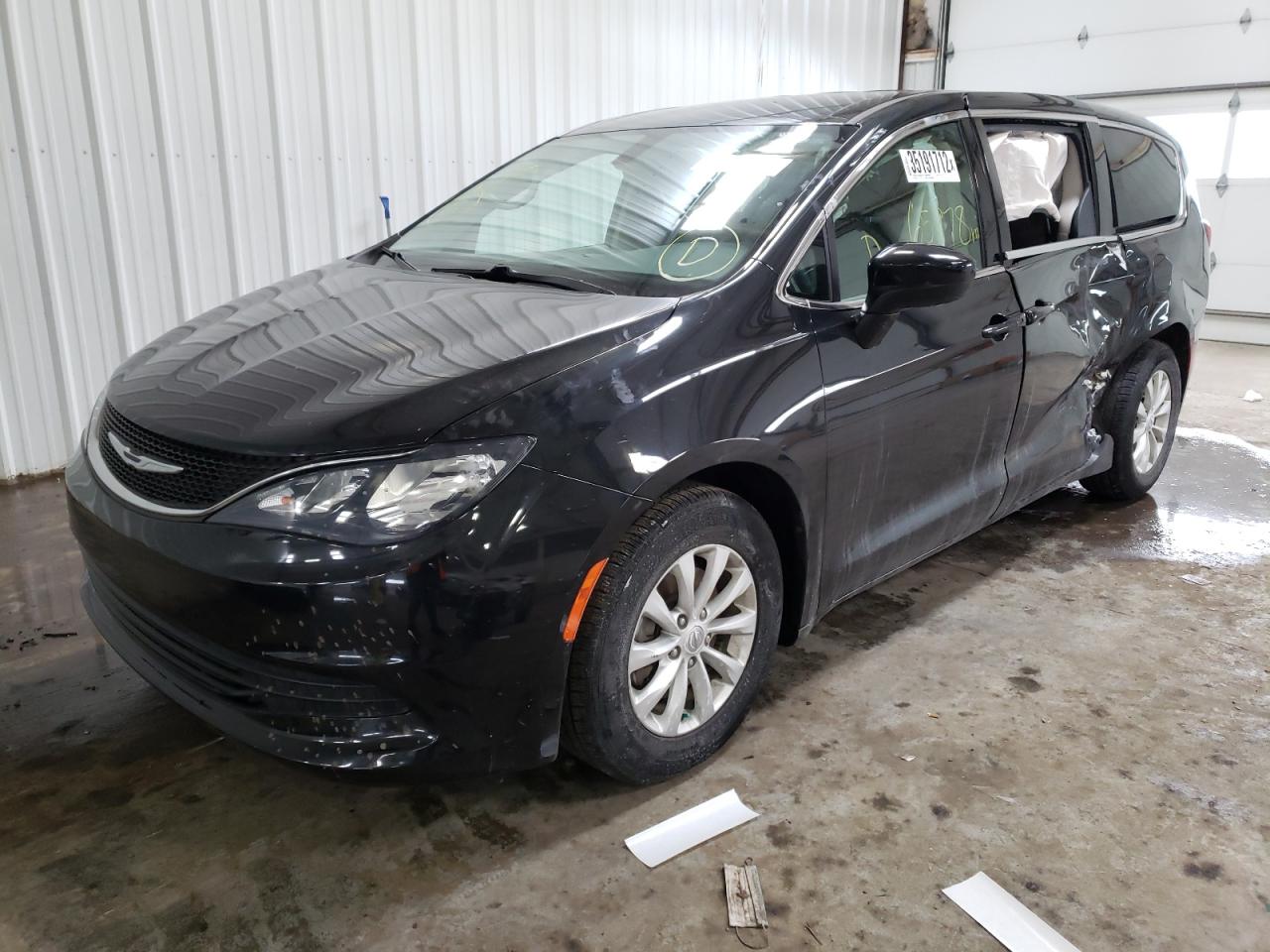Photo 2 from auction – 2017 CHRYSLER PACIFICA T with VIN 2C4RC1DG0HR521913
