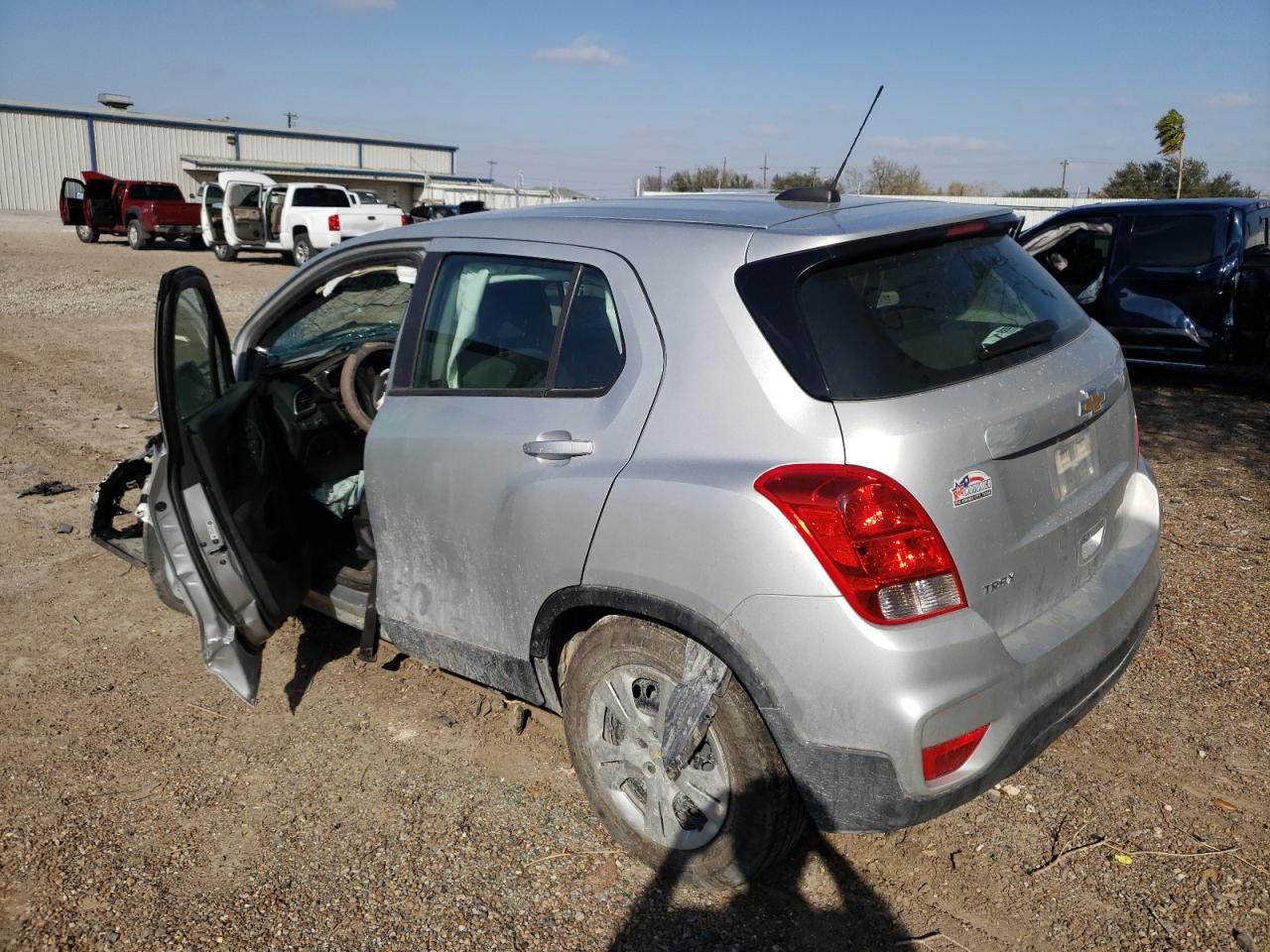 Photo 3 from auction – 2018 CHEVROLET TRAX LS with VIN 3GNCJKSB4JL417203