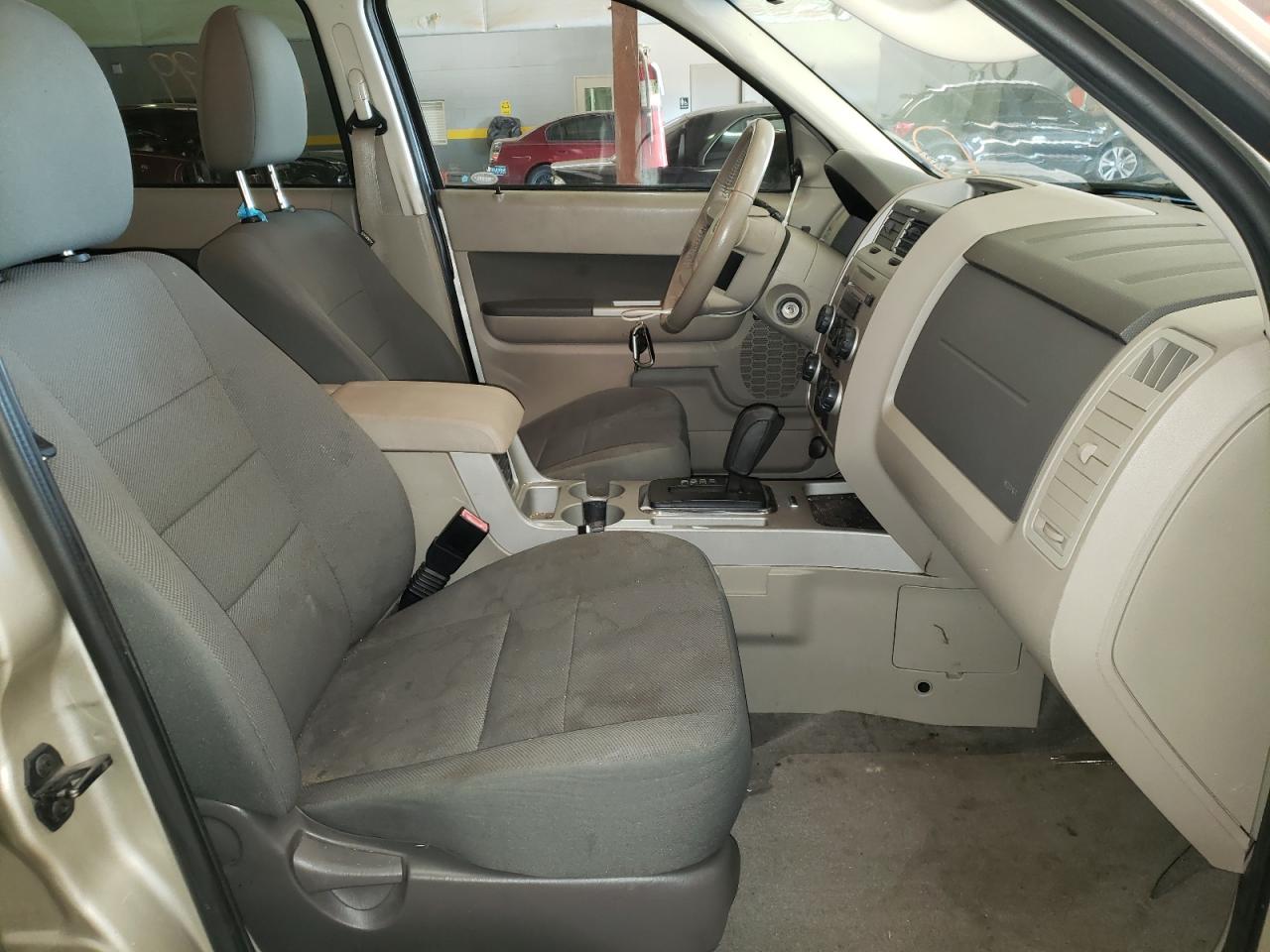 Photo 5 from auction – 2010 FORD ESCAPE XLT with VIN 1FMCU0DG3AKB06937