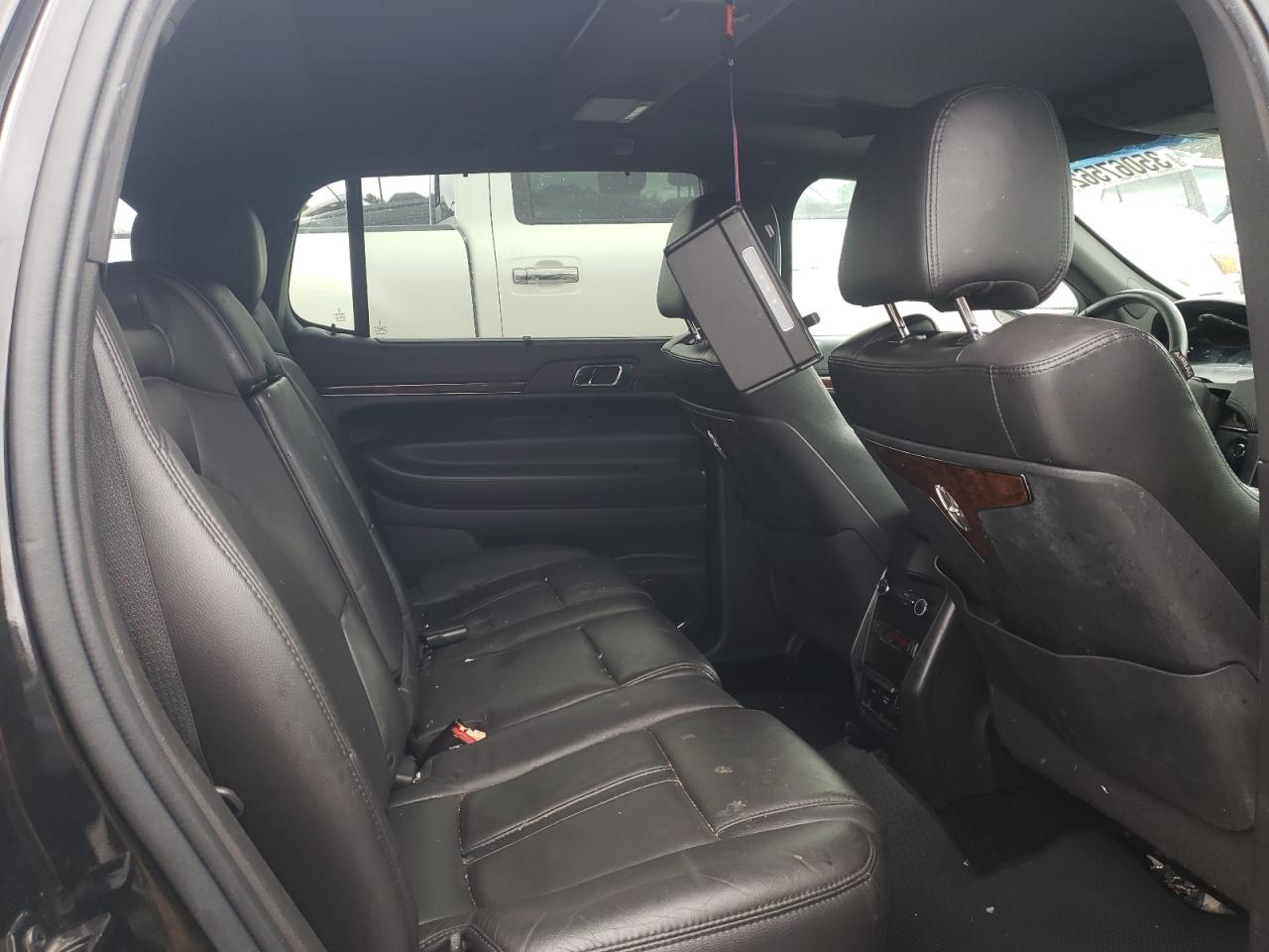 Photo 6 from auction – 2015 LINCOLN MKT with VIN 2LMHJ5NK5FBL04164