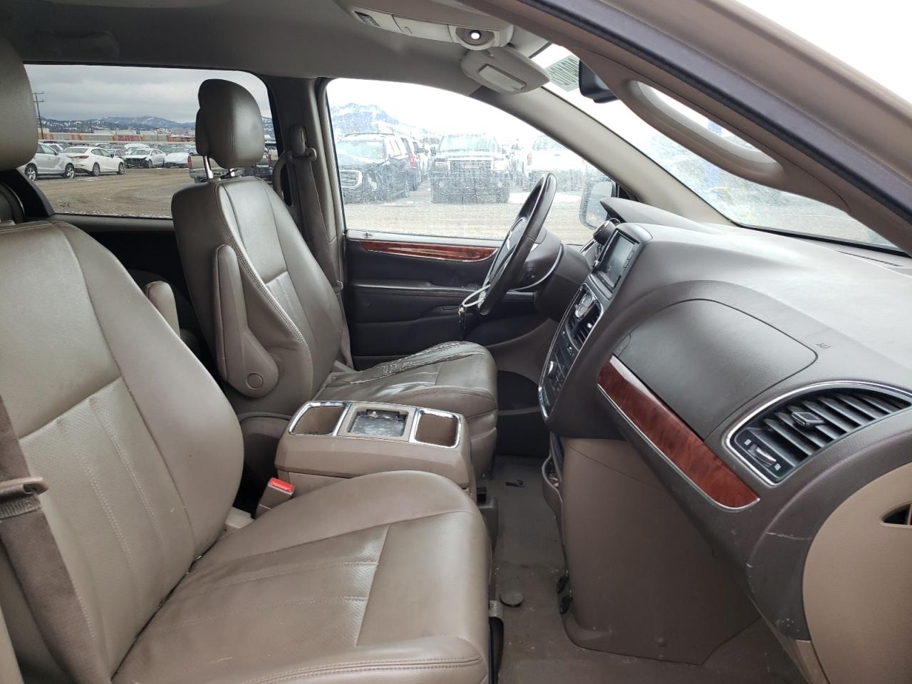 Photo 5 from auction – 2012 CHRYSLER TOWN & COU with VIN 2C4RC1BGXCR345514