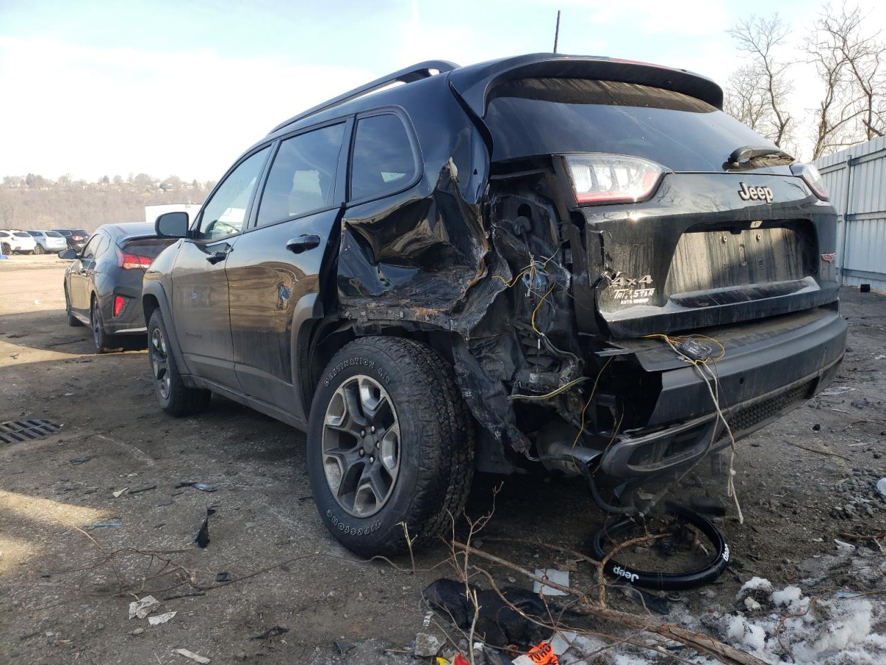 Photo 3 from auction – 2019 JEEP CHEROKEE T with VIN 1C4PJMBX9KD459472