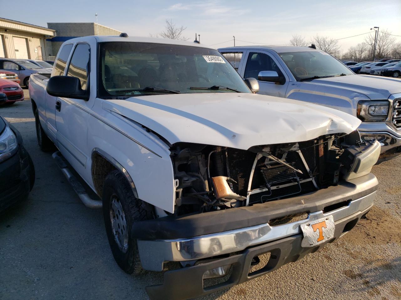 CHEVROLET SILVERADO 2004 with VIN 2GCEC19T041176556 - Photo from auction