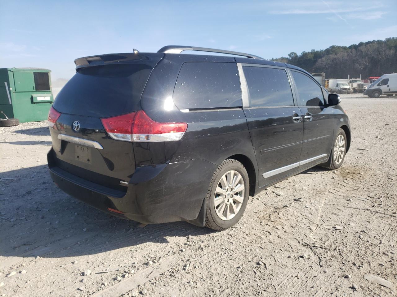 Photo 4 from auction – 2014 TOYOTA SIENNA XLE with VIN 5TDYK3DCXES460984