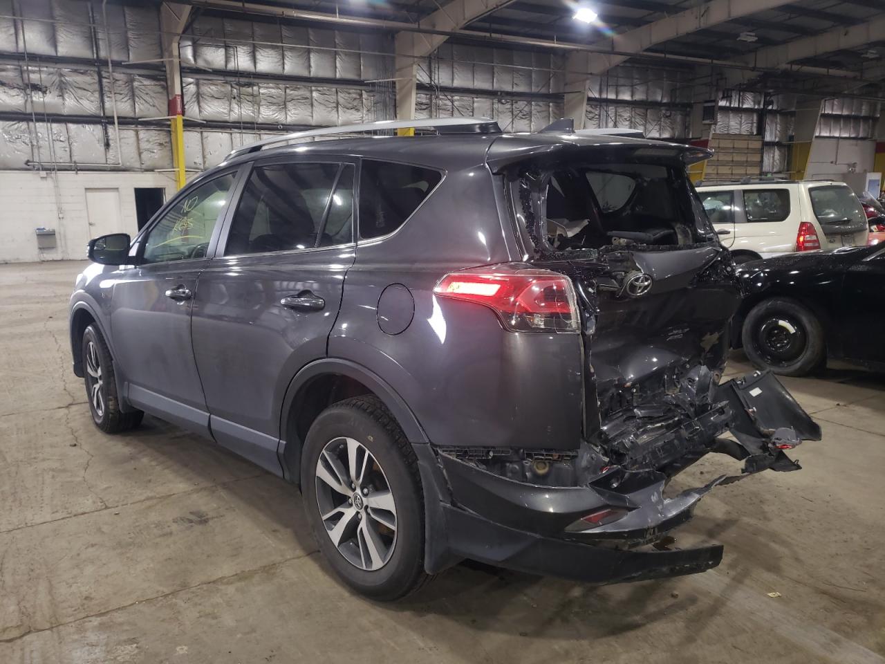 Photo 3 from auction – 2017 TOYOTA RAV4 XLE with VIN JTMRFREV2HJ701188