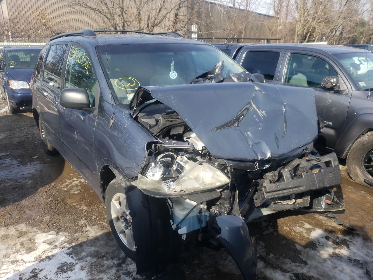 TOYOTA SIENNA 2007 with VIN 5TDZK23C47S067856 - Photo from auction