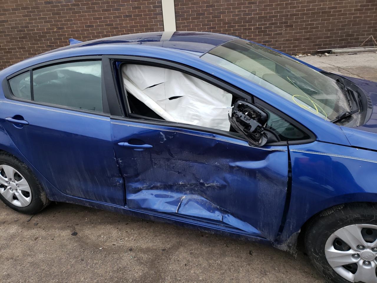 Photo 9 from auction – 2017 KIA FORTE LX with VIN 3KPFK4A74HE085371