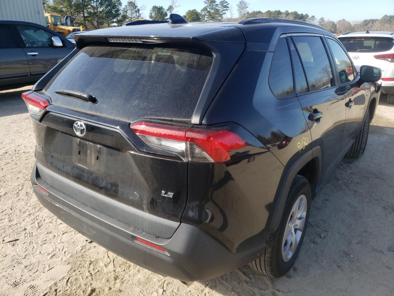 Photo 4 from auction – 2019 TOYOTA RAV4 LE with VIN 2T3H1RFV9KW027929