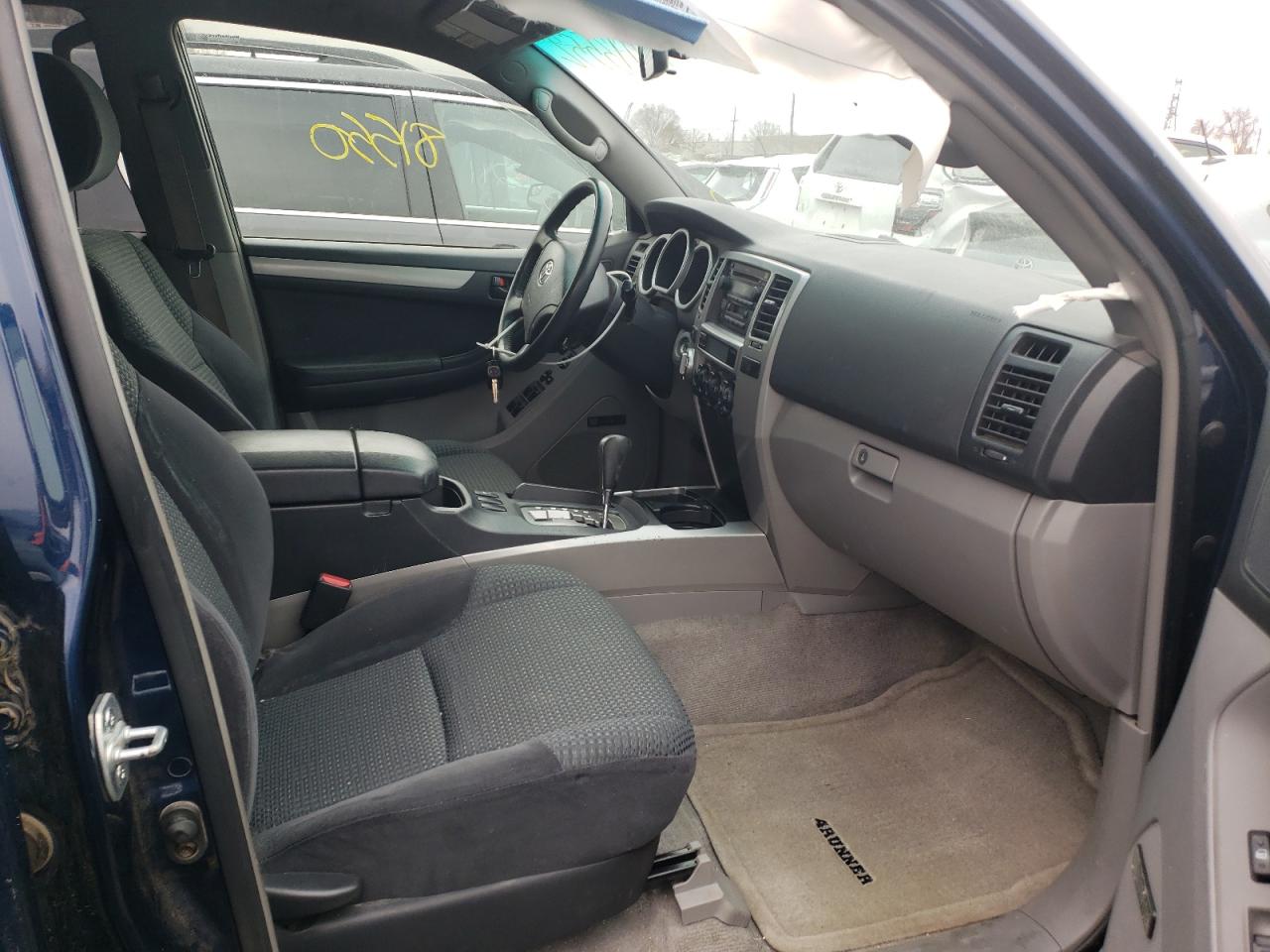 Photo 5 from auction – 2003 TOYOTA 4RUNNER SR with VIN JTEBT14R438006982