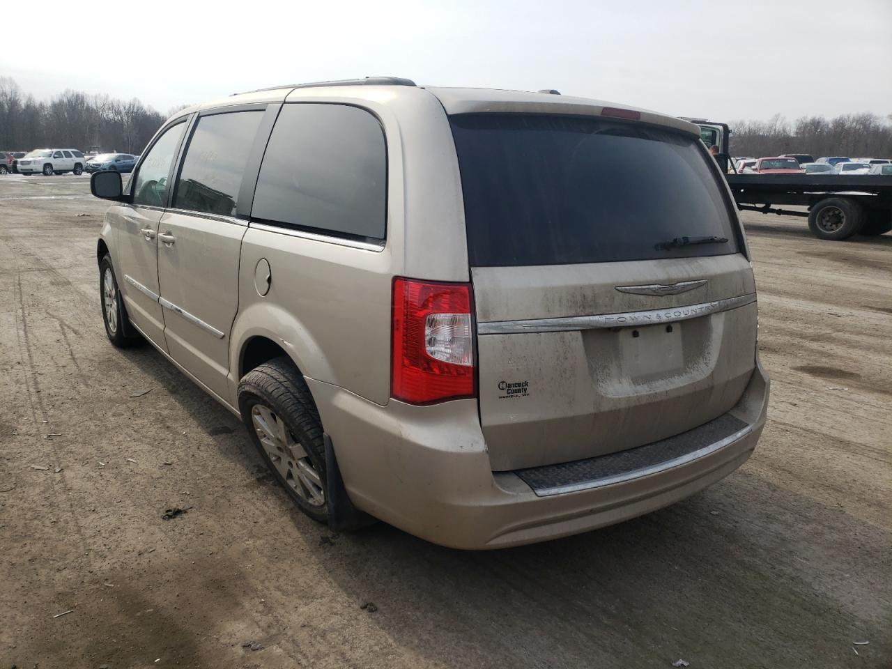 Photo 3 from auction – 2015 CHRYSLER TOWN & COU with VIN 2C4RC1BG2FR571938