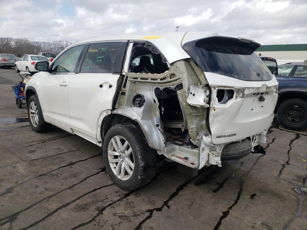 Photo 3 from auction – 2014 TOYOTA HIGHLANDER with VIN 5TDBKRFH6ES009200