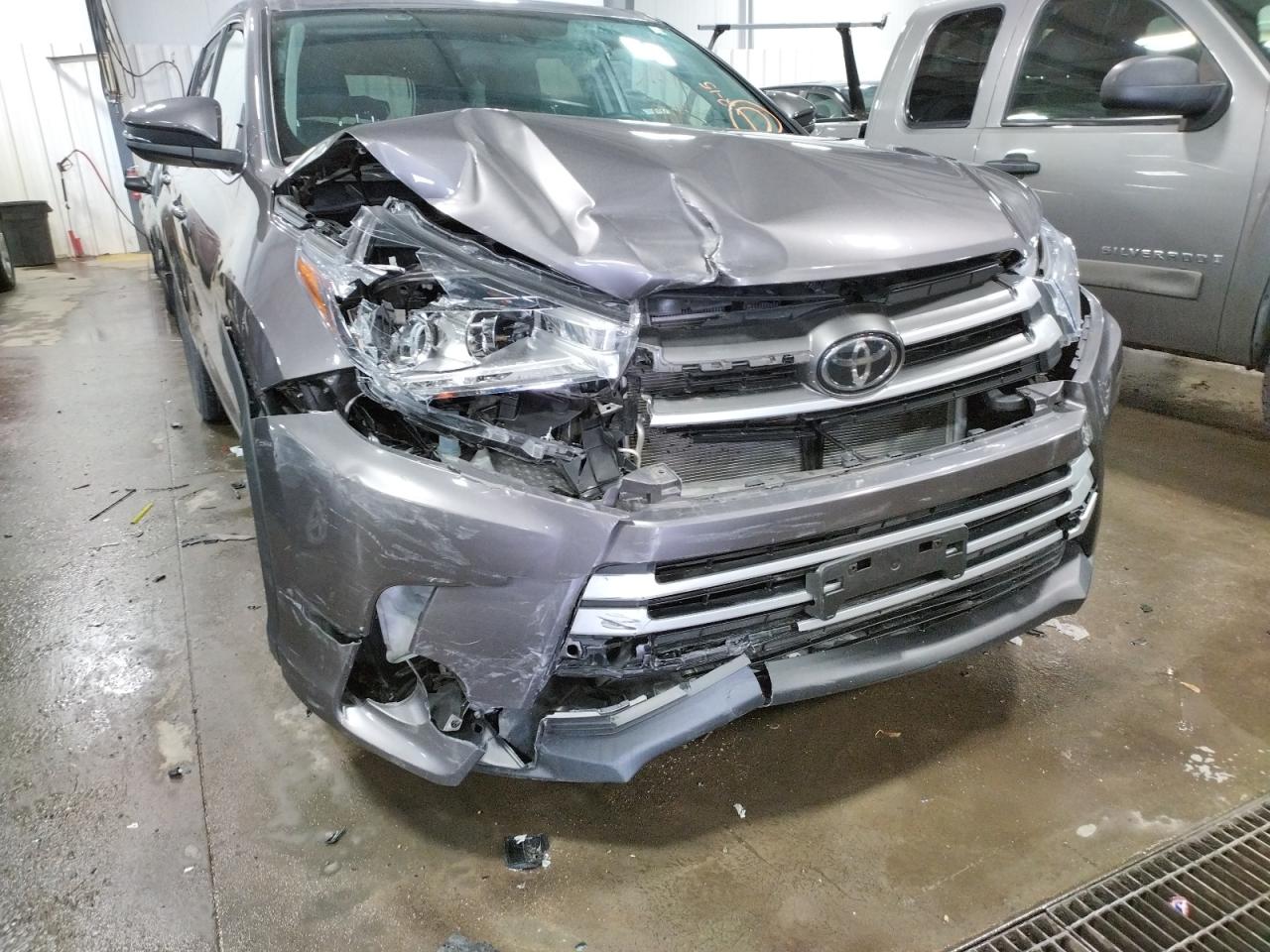 Photo 9 from auction – 2019 TOYOTA HIGHLANDER with VIN 5TDBZRFHXKS743927