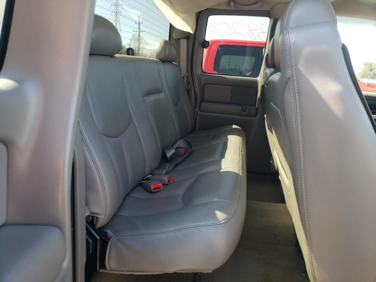 Photo 6 from auction – 2004 CHEVROLET SILVERADO with VIN 2GCEK19T041356994