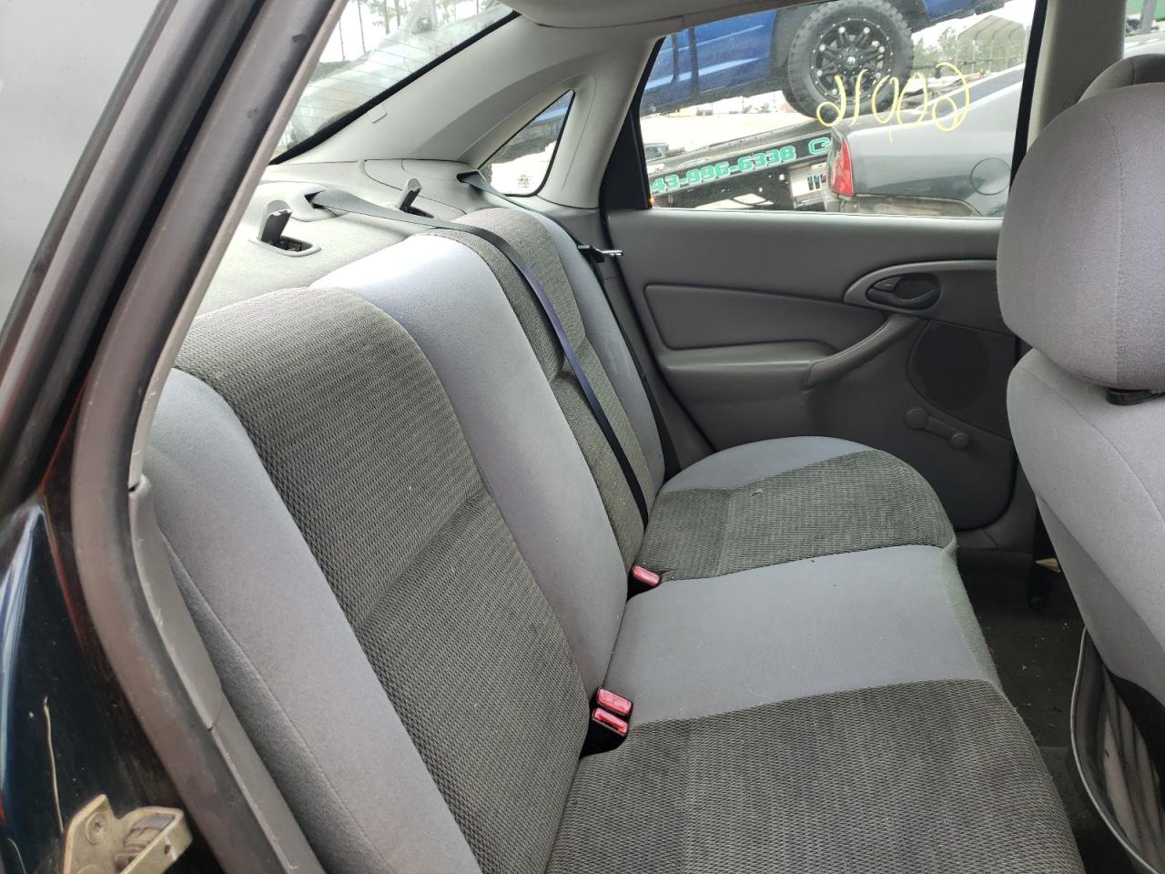 Photo 6 from auction – 2004 FORD FOCUS LX with VIN 1FAFP33Z24W112275
