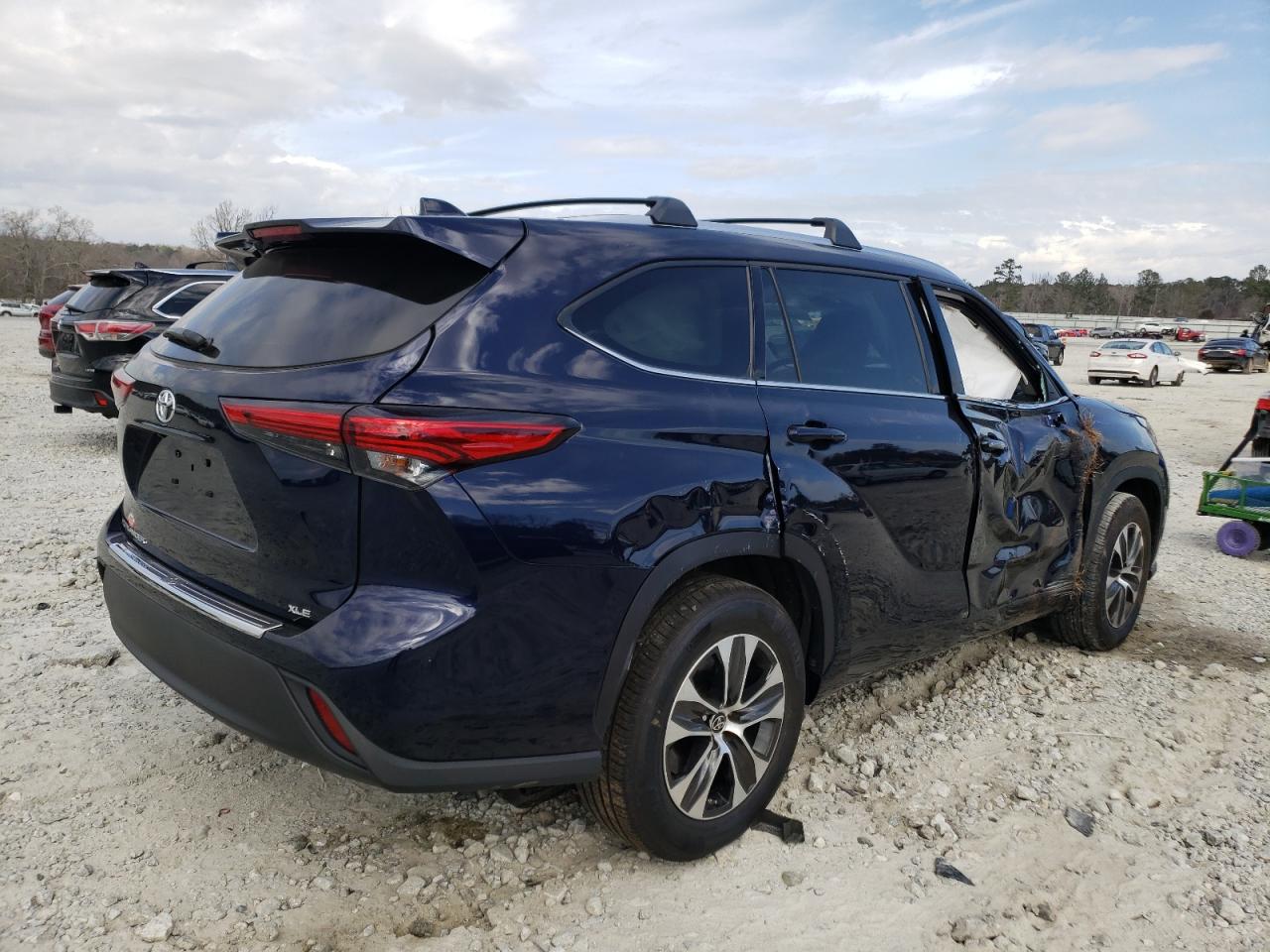 Photo 4 from auction – 2021 TOYOTA HIGHLANDER with VIN 5TDGZRAH7MS087394