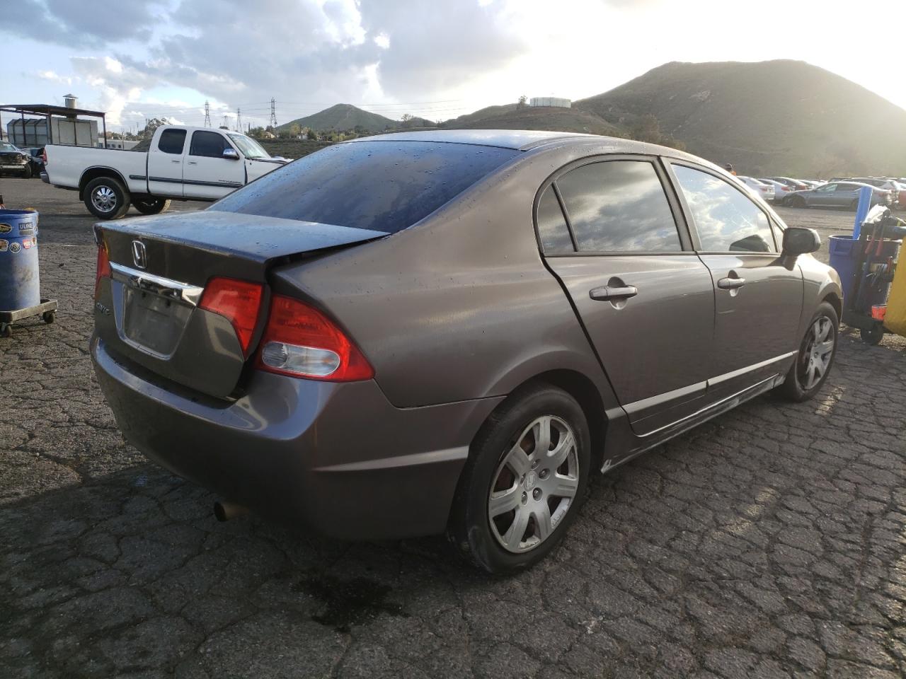 Photo 4 from auction – 2011 HONDA CIVIC LX with VIN 19XFA1F51BE047063