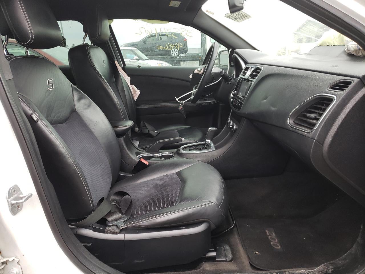 Photo 5 from auction – 2012 CHRYSLER 200 S with VIN 1C3CCBHG2CN226912