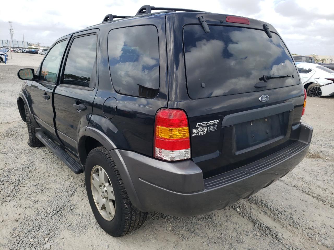 Photo 3 from auction – 2004 FORD ESCAPE XLT with VIN 1FMYU93154KB74779