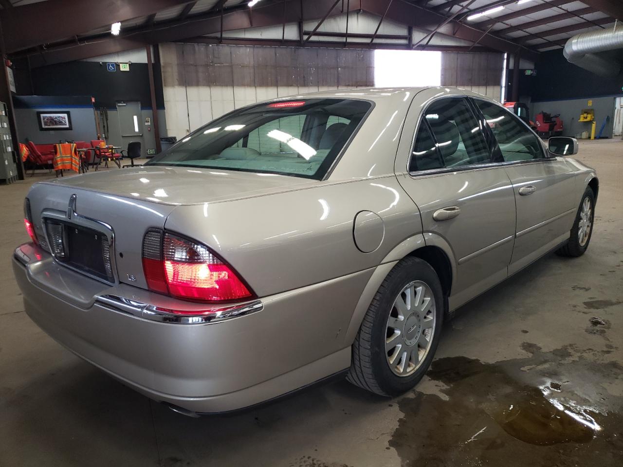 Photo 4 from auction – 2004 LINCOLN LS with VIN 1LNHM86S84Y614943