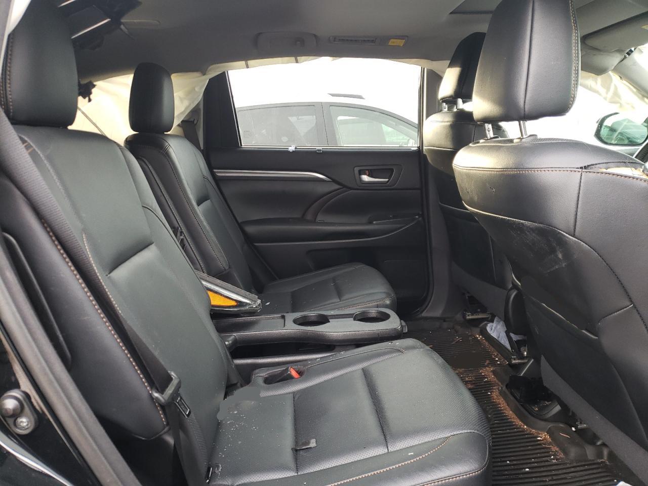 Photo 6 from auction – 2018 TOYOTA HIGHLANDER with VIN 5TDDZRFH8JS498763