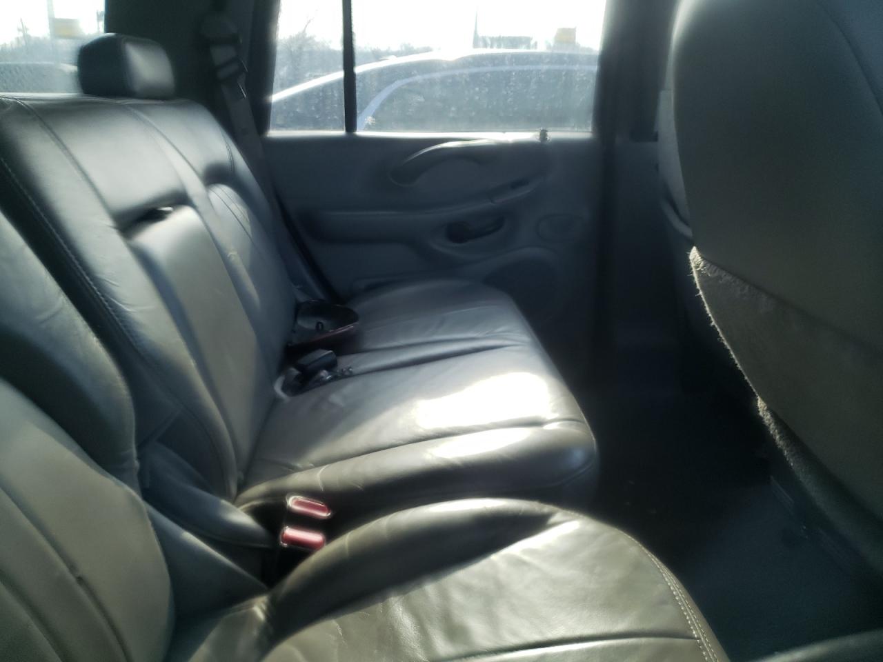 Photo 6 from auction – 2001 FORD EXPEDITION with VIN 1FMPU18L41LB05921