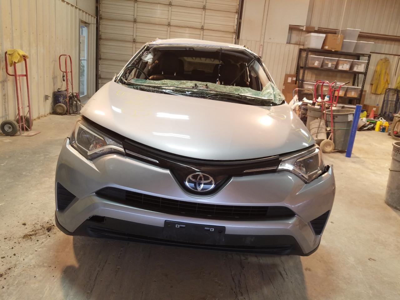 Photo 9 from auction – 2018 TOYOTA RAV4 LE with VIN 2T3BFREV2JW701605
