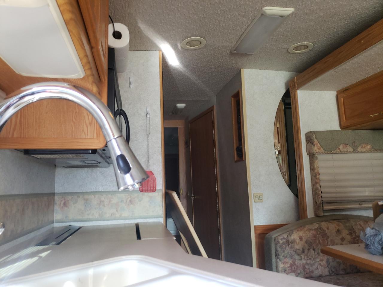 Photo 6 from auction – 2001 WINNEBAGO ADVENTURER with VIN 1FCNF53S210A16460