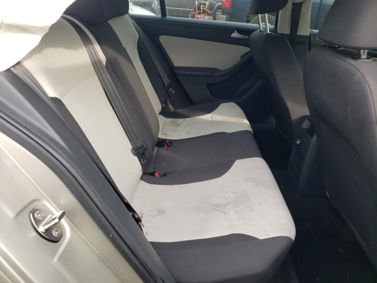 Photo 6 from auction – 2015 VOLKSWAGEN JETTA BASE with VIN 3VW2K7AJ1FM410621
