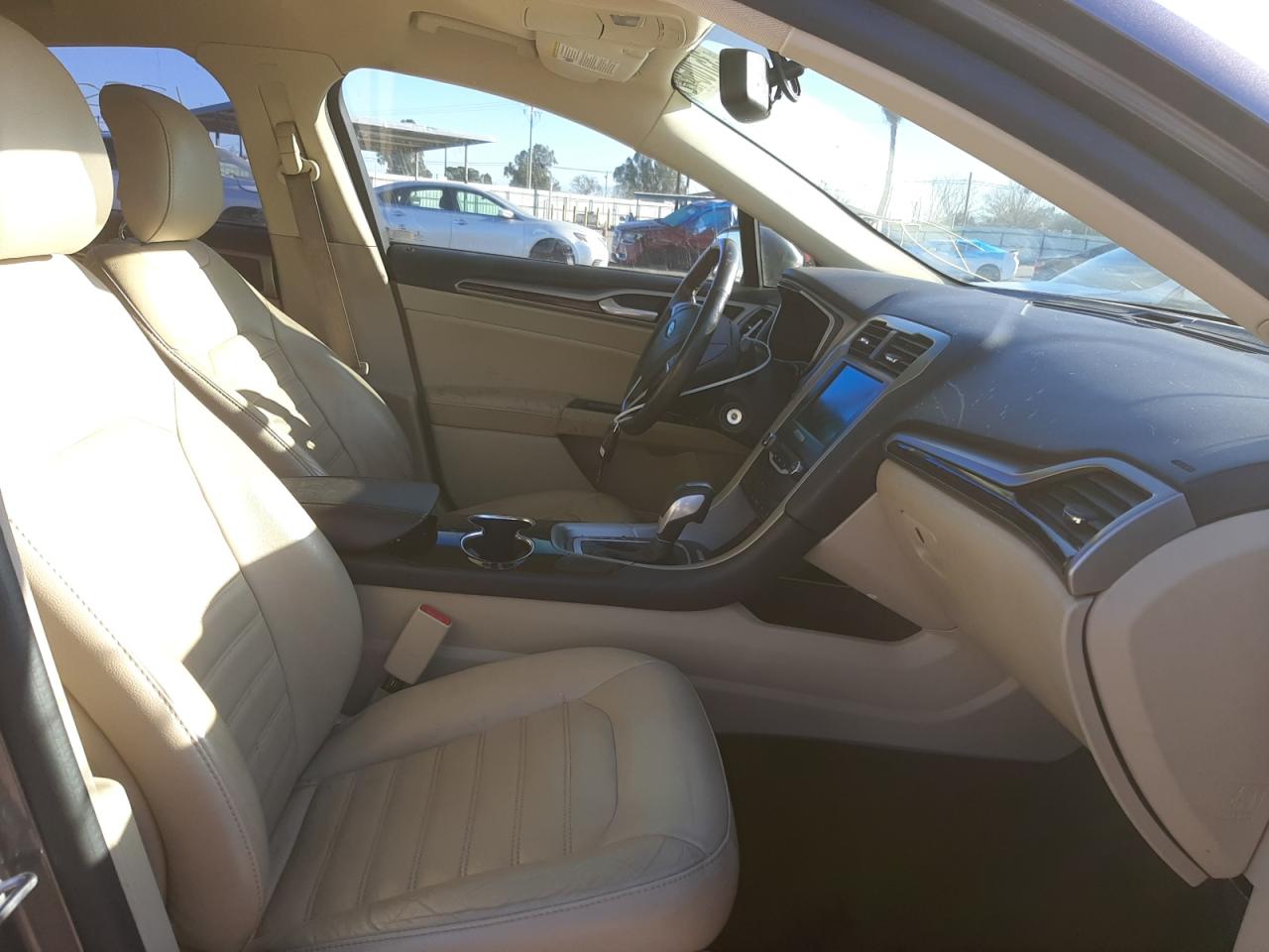 Photo 5 from auction – 2014 FORD FUSION SE with VIN 3FA6P0HD6ER393514