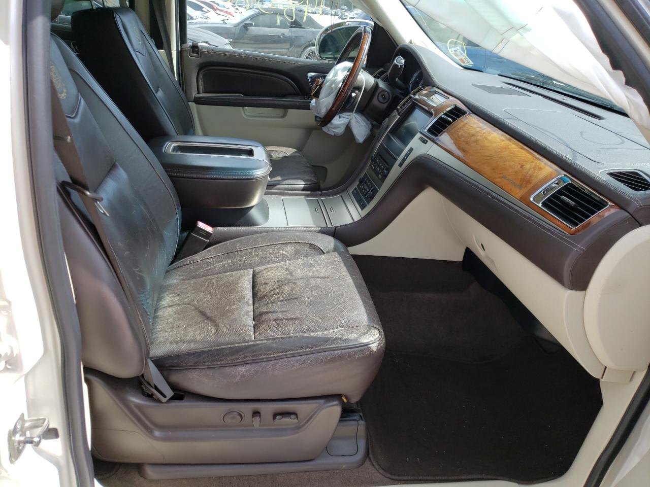 Photo 5 from auction – 2011 CADILLAC ESCALADE P with VIN 1GYS3DEF3BR267744