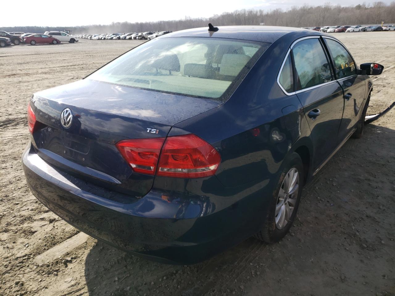 Photo 4 from auction – 2015 VOLKSWAGEN PASSAT S with VIN 1VWAT7A32FC082606