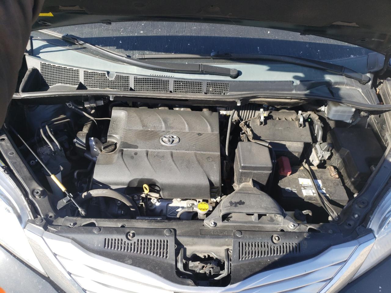 Photo 7 from auction – 2014 TOYOTA SIENNA XLE with VIN 5TDYK3DCXES460984
