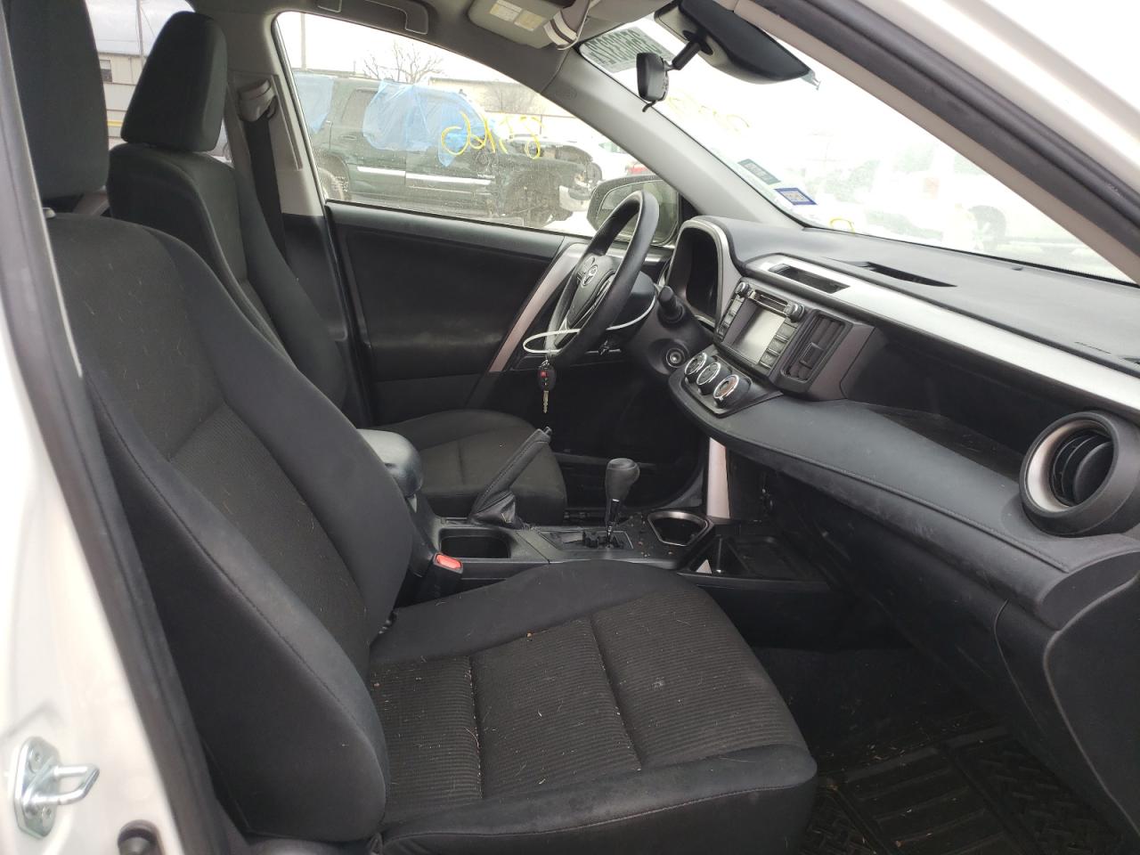 Photo 5 from auction – 2017 TOYOTA RAV4 LE with VIN JTMZFREV5HJ703579