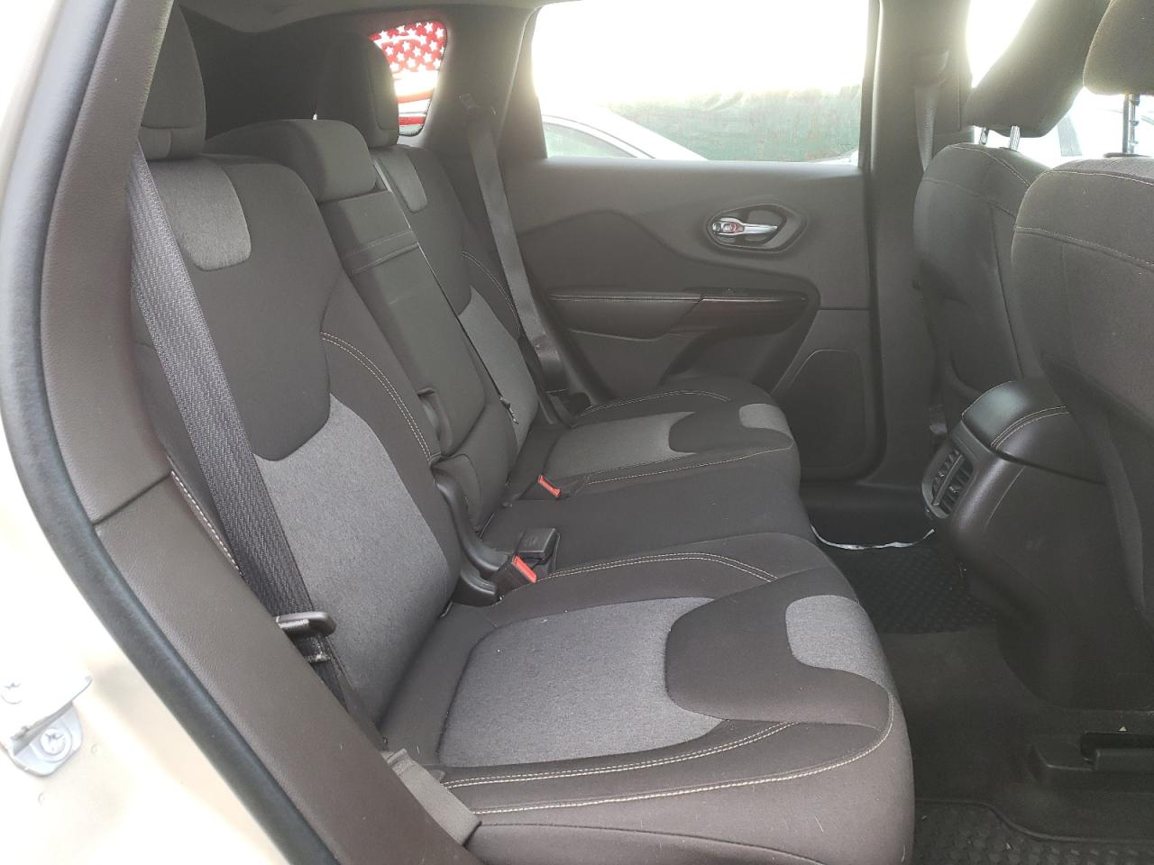 Photo 6 from auction – 2014 JEEP CHEROKEE L with VIN 1C4PJLCSXEW227176