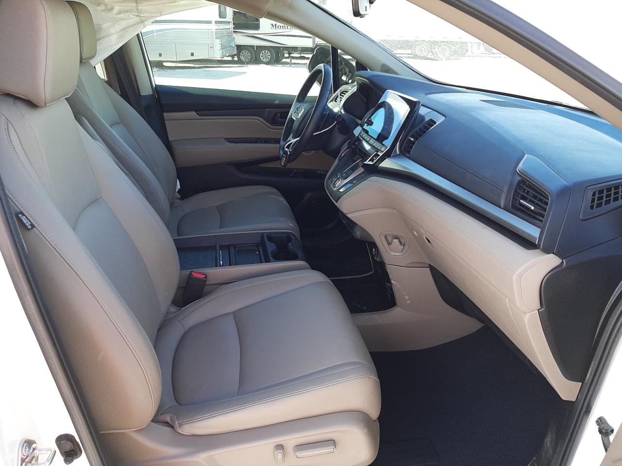 Photo 5 from auction – 2018 HONDA ODYSSEY EX with VIN 5FNRL6H71JB082763