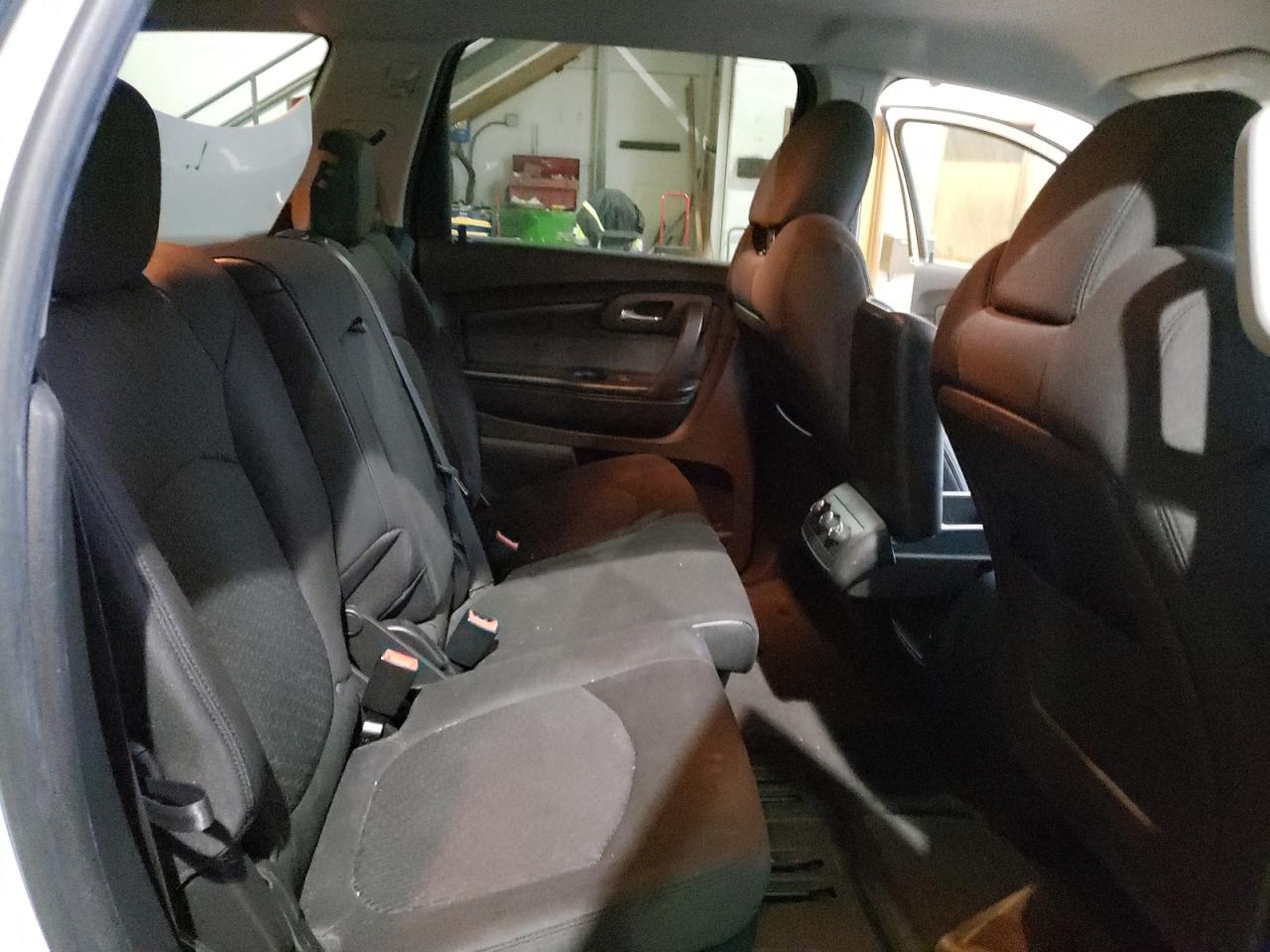 Photo 6 from auction – 2010 CHEVROLET TRAVERSE L with VIN 1GNLRFED1AJ249573