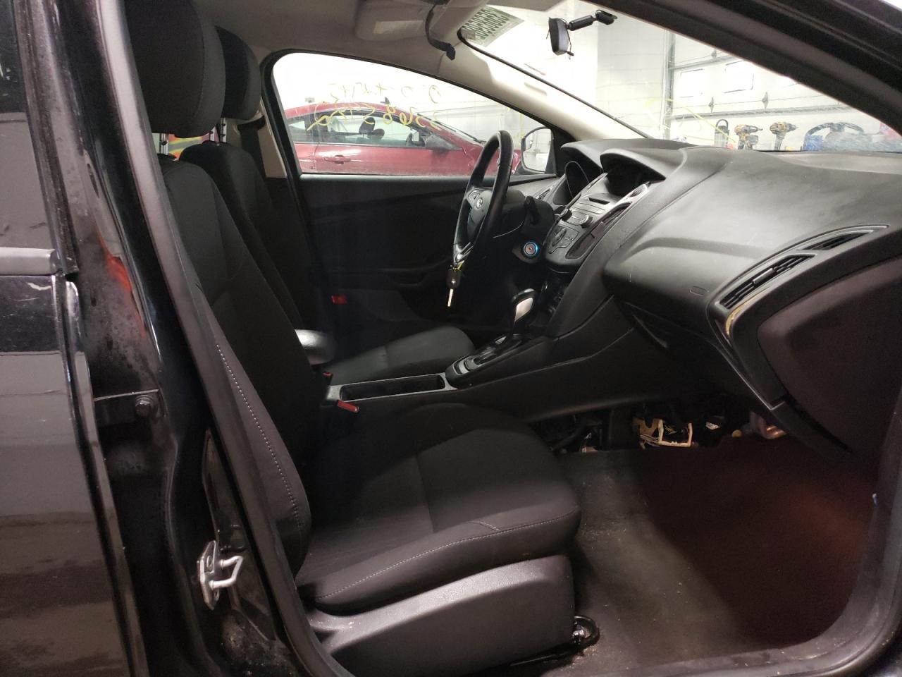 Photo 5 from auction – 2016 FORD FOCUS SE with VIN 1FADP3K28GL282187