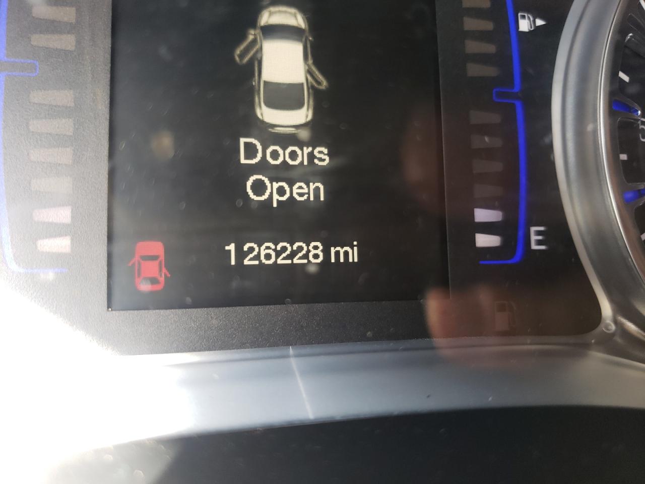 Photo 8 from auction – 2015 CHRYSLER 200 LIMITE with VIN 1C3CCCAB4FN666560