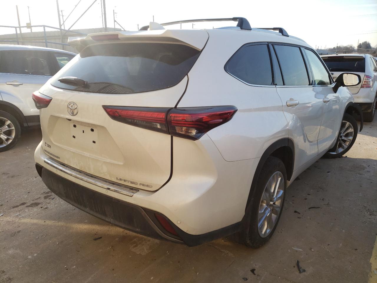 Photo 4 from auction – 2021 TOYOTA HIGHLANDER with VIN 5TDDZRBH6MS084083