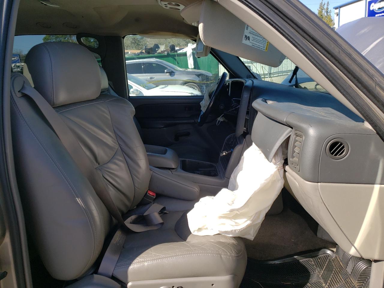 Photo 5 from auction – 2003 CHEVROLET SUBURBAN C with VIN 1GNEC16Z23J184145