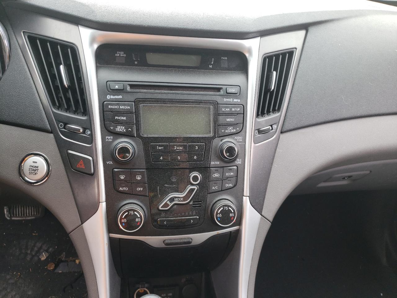 Photo 9 from auction – 2013 HYUNDAI SONATA HYB with VIN KMHEC4A44DA076211