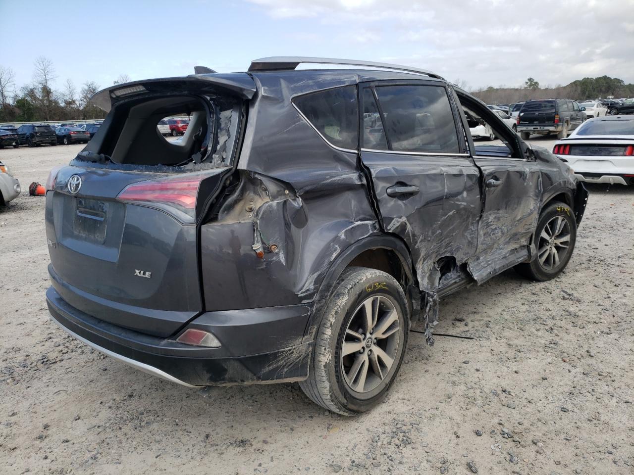 Photo 4 from auction – 2016 TOYOTA RAV4 XLE with VIN JTMWFREV3GJ061185