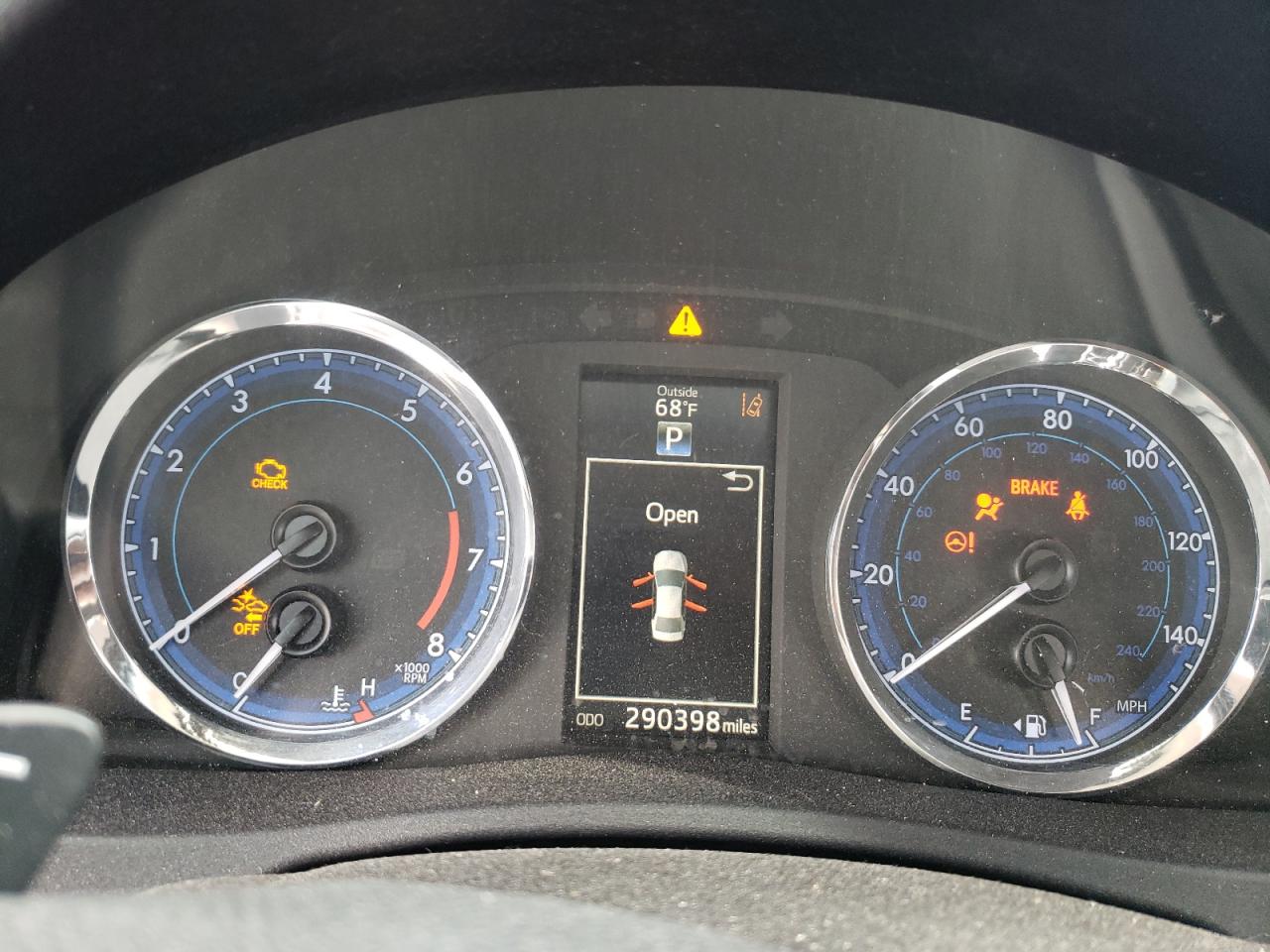 Photo 8 from auction – 2018 TOYOTA COROLLA L with VIN 2T1BURHE2JC080782
