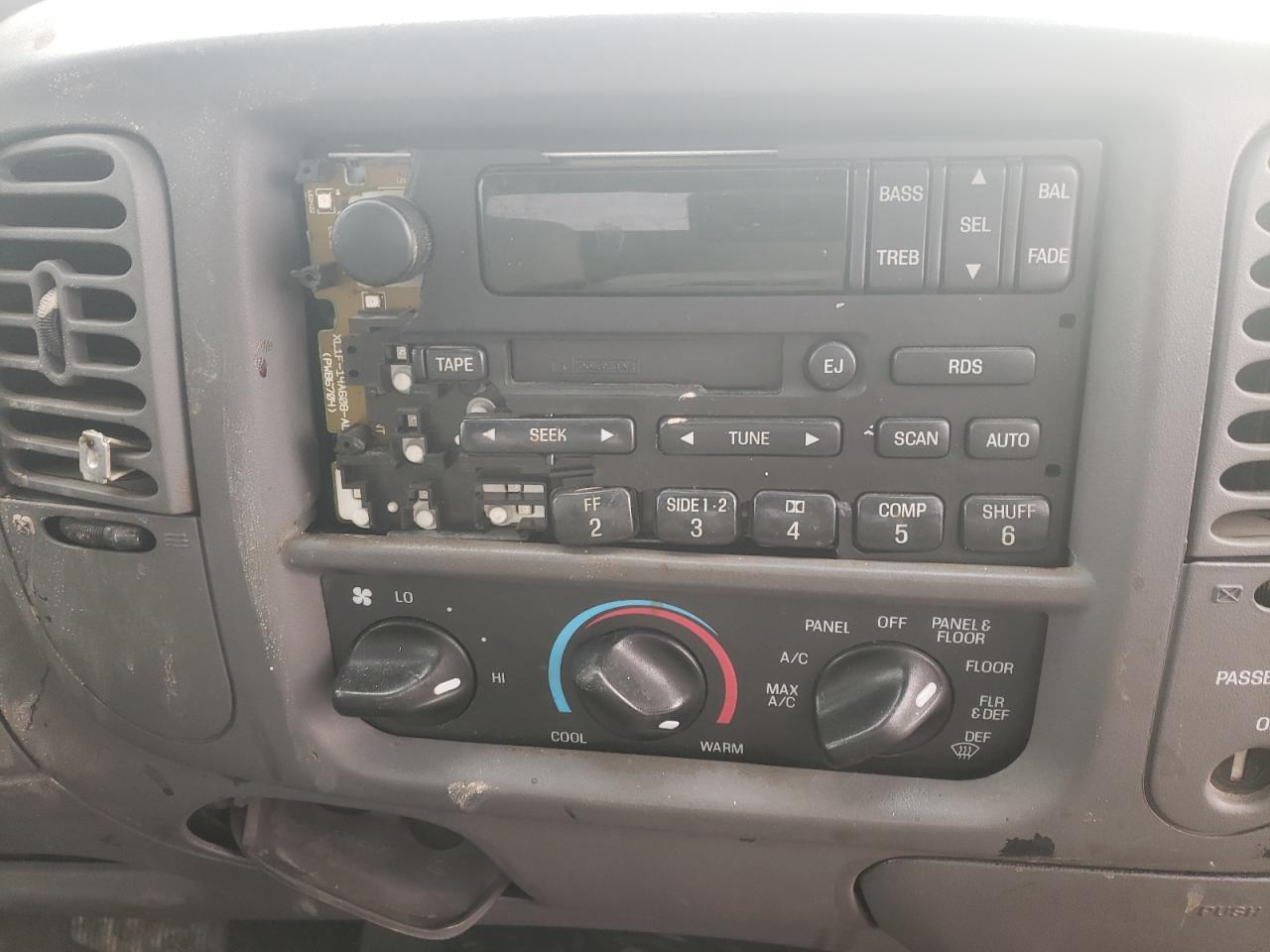 Photo 9 from auction – 2002 FORD F150 with VIN 2FTRX08L02CA87475