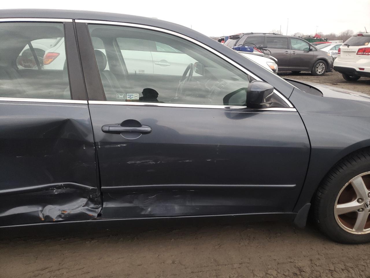 Photo 9 from auction – 2003 HONDA ACCORD with VIN JHMCM56763C057307