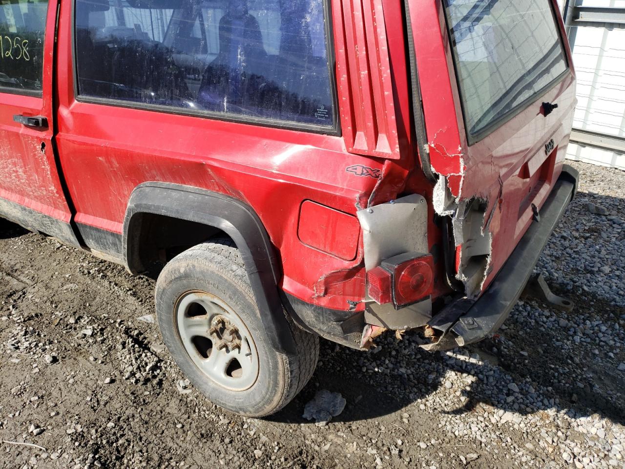 Photo 9 from auction – 1996 JEEP CHEROKEE S with VIN 1J4FJ67S0TL242527