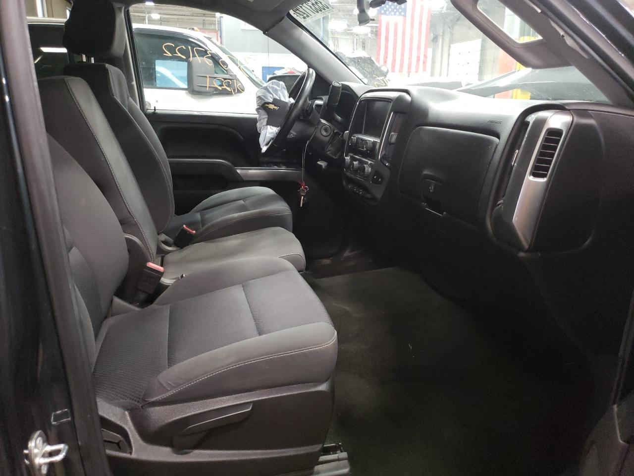 Photo 5 from auction – 2017 CHEVROLET SILVERADO with VIN 3GCUKREC5HG332302