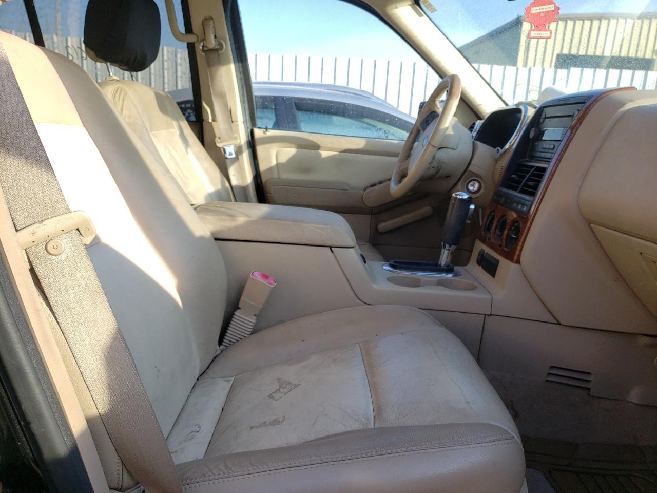 Photo 5 from auction – 2006 FORD EXPLORER with VIN 1FMEU74E86UB55613