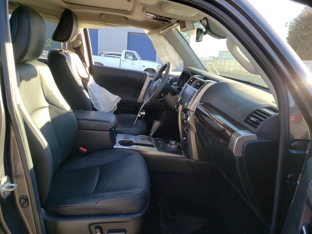 Photo 5 from auction – 2020 TOYOTA 4RUNNER SR with VIN JTEBU5JR3L5797628
